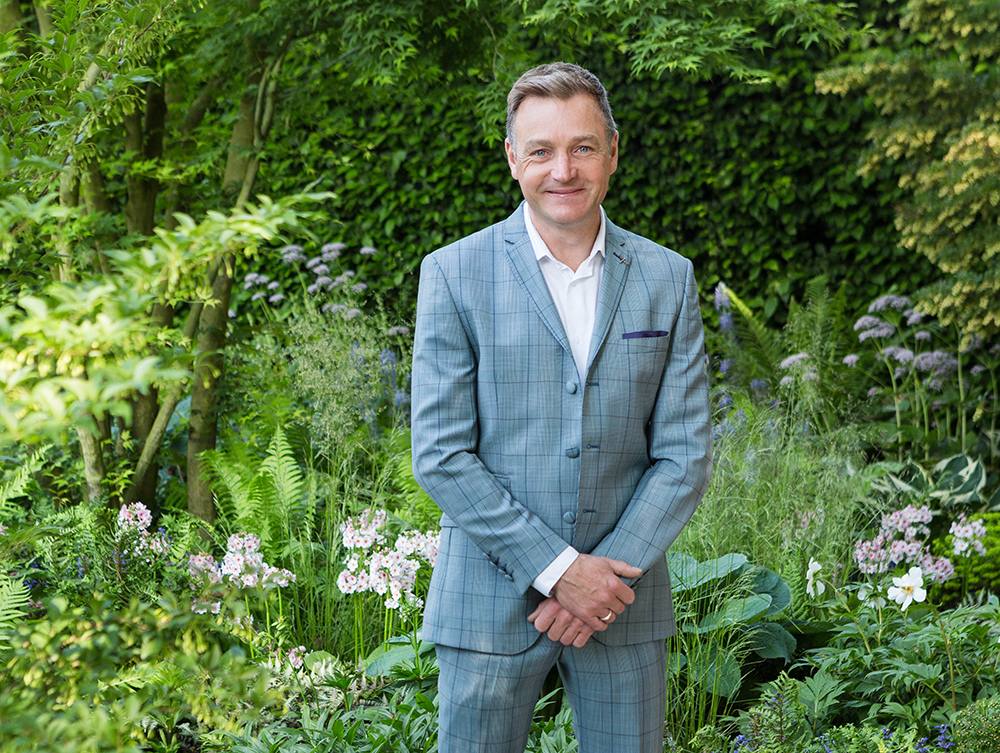 TEGmagazine's tweet photo. The full line-up of exhibitors at RHS Chelsea Flower Show 2021 has now been released, and we caught up with award-winning designer Chris Beardshaw about what to expect from an autumn show:
https://t.co/IKyFZu505f
#virtualchelsea #rhschelsea #chelseaflowershow #garden https://t.co/Y9IIAQj2Ql
