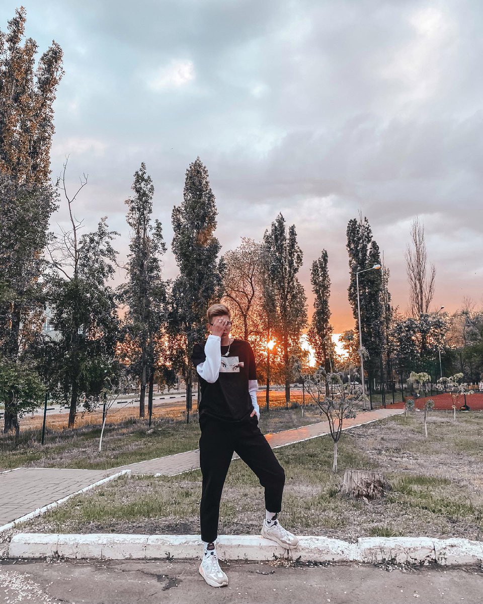 denisivahnenko1's tweet photo. 🔖LA LE🔗
⠀
🌾Весна, как ежегодная революция природы🙃
⠀
#денисивахненко #denisivahnenko #хэйхоэтоивахненко #рубрикаденисивахненко #будоражимобщественность #будоражим #хэйхо #актёр #певец #модель #блогер #мойблог #lifestyle #фотокарточки #явмоменте #like #рек #реки https://t.co/ZIsamhNetr