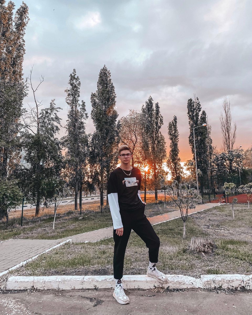denisivahnenko1's tweet photo. 🔖LA LE🔗
⠀
🌾Весна, как ежегодная революция природы🙃
⠀
#денисивахненко #denisivahnenko #хэйхоэтоивахненко #рубрикаденисивахненко #будоражимобщественность #будоражим #хэйхо #актёр #певец #модель #блогер #мойблог #lifestyle #фотокарточки #явмоменте #like #рек #реки https://t.co/ZIsamhNetr