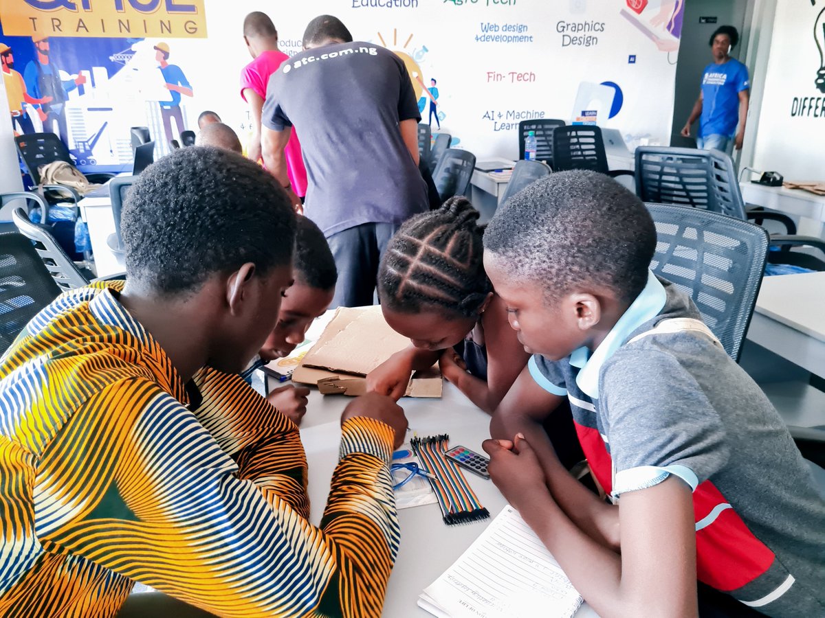 atchub_'s tweet photo. Yesterday, at #ATCHUB #STEM LAB, we celebrated students across different age brackets and schools by hosting a Free #AI &amp; #Robotics class for them. The kids learned a whole lot, and networked. An RC #smarthome prototype was created.

#atcstem 
#smarthomesystem
#ChildrensDay https://t.co/i8dwNi3H9S