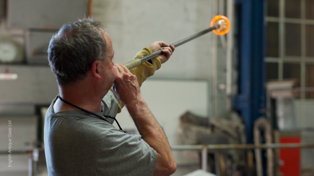 ThePilgrimTrust's tweet photo. We love these images of mouth-blown sheet glassmaking from English Antique Glass Ltd. 

This is one of the #heritagecraft skills that is now ‘critically endangered’ according to @heritage_crafts #HCARedList (&amp; supported by us). 

Learn more here: https://t.co/dGryFLy7M3 https://t.co/7nW0VnpvZj
