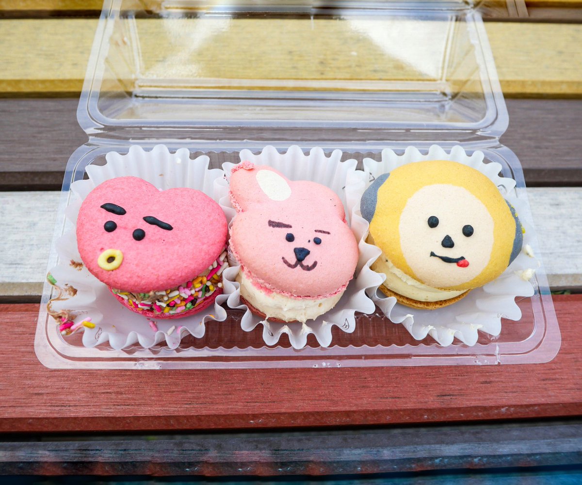 ほたる 東京カフェマップ 黒花堂 新大久保駅から2分 韓国の大人気マカロン タピオカ店 お顔がキュートなトゥンカロン チョコブラウニー いちご ピーナッツ 各 480 クリームたっぷりでめちゃくちゃ分厚い トゥンカロン 新