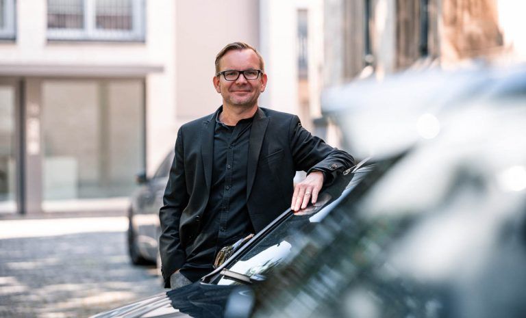 autogazette's tweet photo. Auto-Abos werden immer beliebter. Davon profitiert auch #Fleetpool. Die Kölner sind Marktführer. Im Interview spricht Alexander Kaiser über weiteres Wachstum, die Kooperation mit #Tchibo und die zunehmende Bedeutung der #Emobilitaet. #AutoAbo #Elektro https://t.co/dq3rFI9GXe https://t.co/5R76kVaOxp