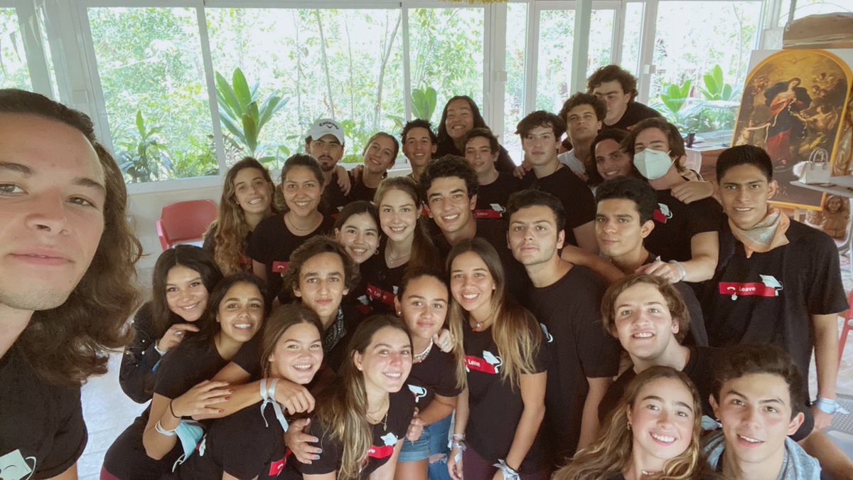 paomontoyaaa's tweet photo. Los quiero con mi vida entera 💛CC21 https://t.co/SH8Udg2Eal