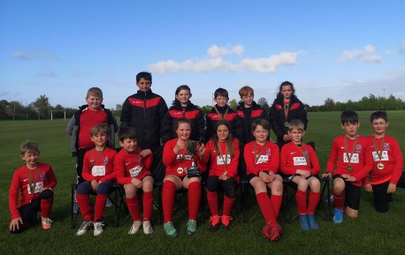 Camb_IT_Support's tweet photo. Congratulations to Offord United Kingfishers U10s for winning the Hunts Youth League fair play trophy for their age group.
Camb IT Support has provided backing for the team for the past two seasons, sponsoring kits and training equipment.
https://t.co/GVDR2loH6C https://t.co/L9wSn1WSVY