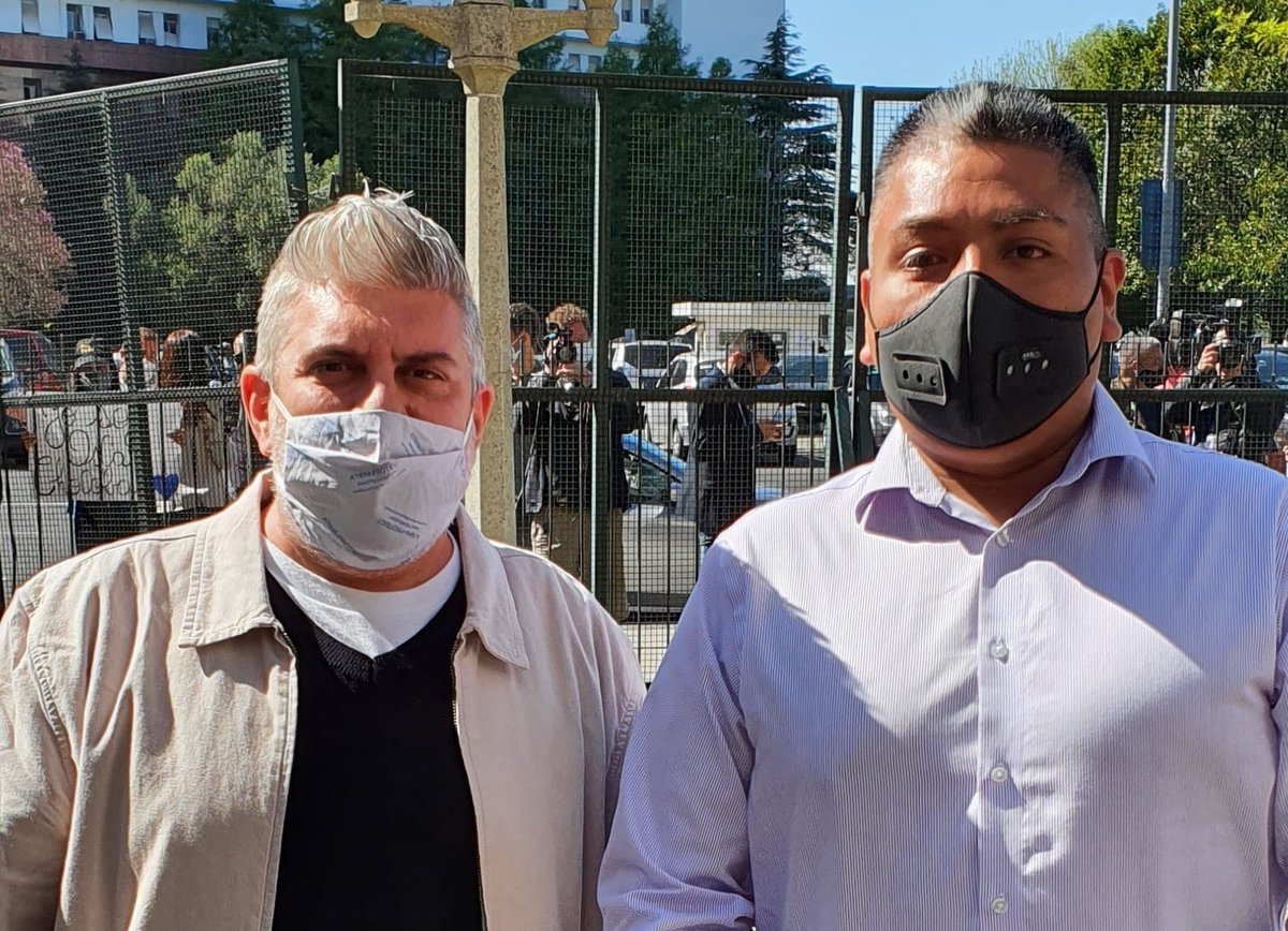 MatiBagnato's tweet photo. Hoy la justicia tiene y debe poner las cosas en su lugar.
Un policía q salvó a un turista de delincuentes q lo estaban MATANDO a puñaladas.
Todas las pericias demostraron q CUMPLIÓ CON SU DEBER
Hoy Sr Jueces cumplan ustedes con su deber y
ABSUELVAN A CHOCOBAR.
#YoApoyoAChocobar https://t.co/FY46u6T3qD