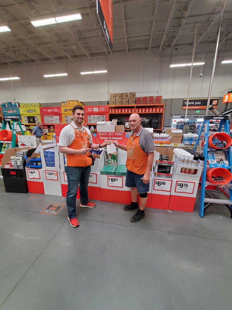 My packout king in Paint, not only has he touched every bay and every intermediate overhead but he's wonderful with customers as well. Love recognizing associates for doing the right thing when no one is around. @Sam_Wright1121 @MaeEvaWhite <a href="/JimSimmonsHD/">Jim Simmons</a>