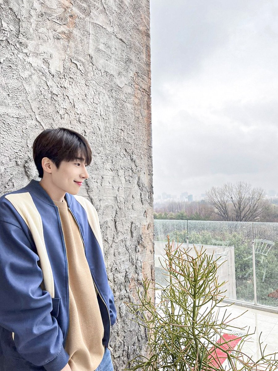 hereIam_victon's tweet photo. 수고해떠 우리 슈슈💜
첫 발자국이 넘 몽글몽글했어😊
#사랑스러웠던_봄날의_슈슈
#SiwooAgainSoon https://t.co/Oajct8mmpe