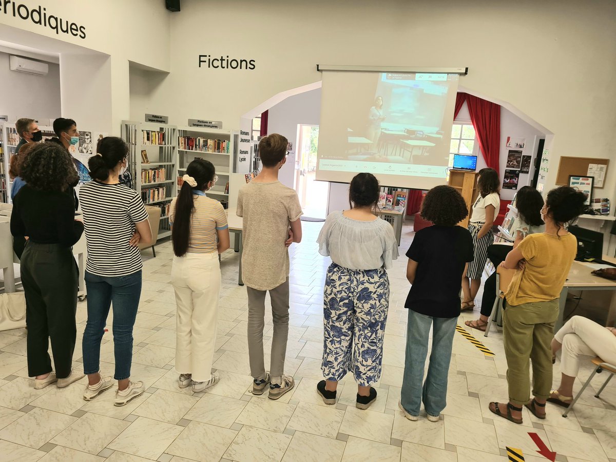 lvhmarrakech's tweet photo. [ET LA LAURÉATE EST...] Le prix de l'Arganier 2021 vient d'être attribué par les élèves de 2nde de notre établissement et ceux de @Lycee_Descartes à... Line Papin pour son superbe ouvrage "Les os des filles" (@EditionsStock). Merci à tous les participants ! #linepapin https://t.co/NZ2rOQgyFU