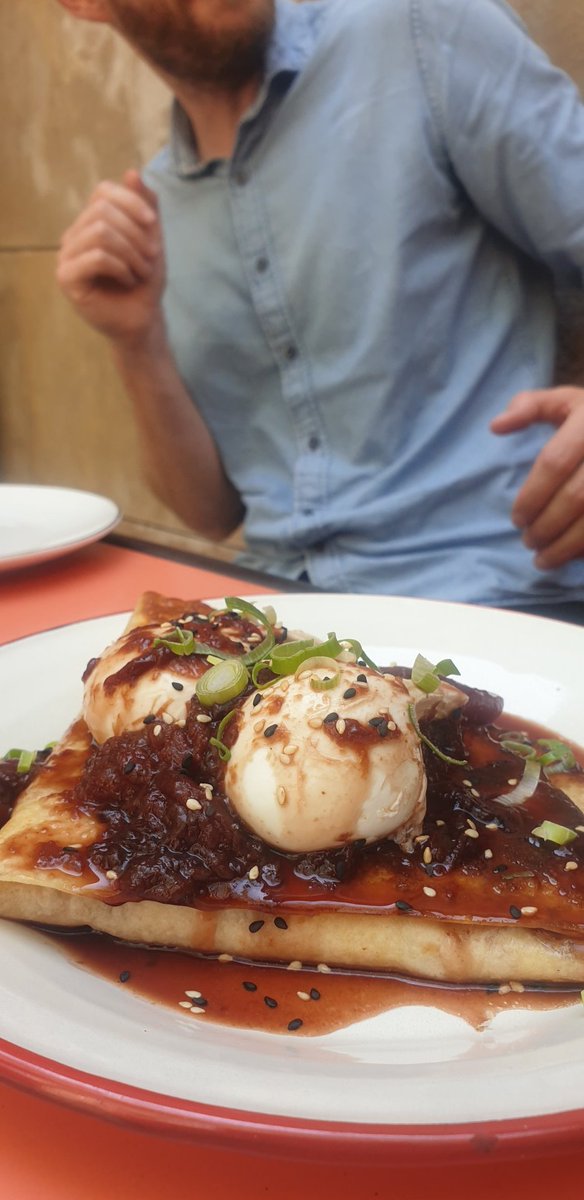 alvarosabu's tweet photo. Duck pancakes 🥞 #bcnStyle https://t.co/uMEbNMre02
