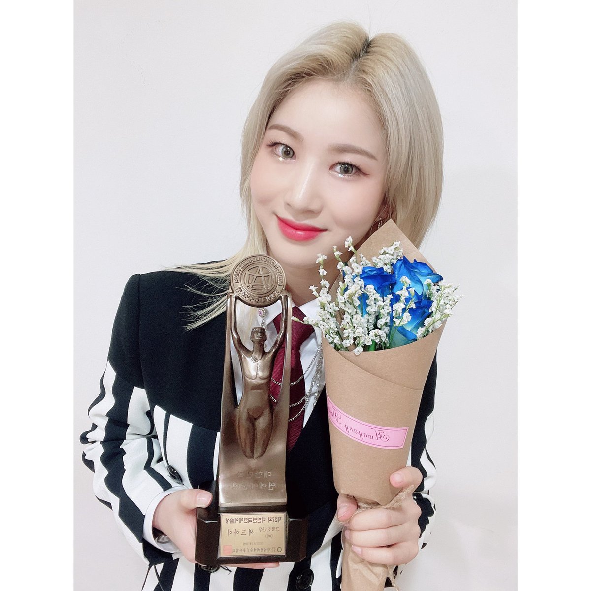 3ye_official's tweet photo. [#유지] 덕분에 좋은 상을 받게 되었어요.
감사합니다~ 앞으로도 잘 지켜 봐주세요❣️

#3YE #써드아이
#대한민국연예예술상
#연예예술상 #신인상
#YUJI #YURIM #HAEUN https://t.co/tX7Xz6C69b