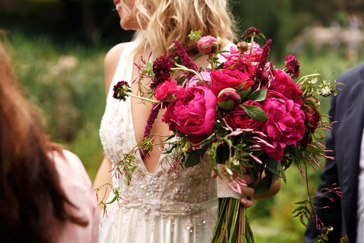 We hope your weekend is as colourful as this stunning bridal bouquet 😍 

#Kentweddingvenue #kentweddingsupplier #weddingflowers  #weddingbouquet #kentweddings #weddingsinkent #kentweddingflowers #beautifulflowers #bridalbouquet #bridetobe #bridetobe2022 #bridetobe2023