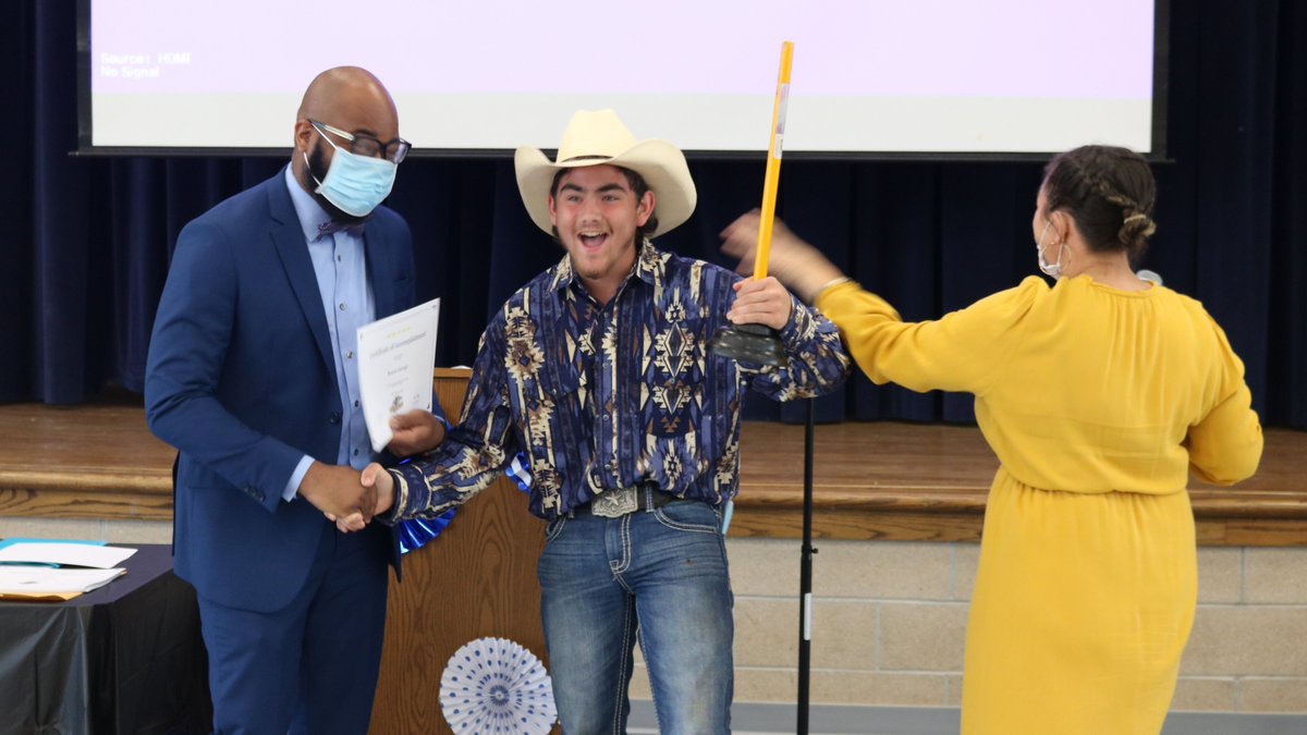 communityisd's tweet photo. It's 8th grade promotion and awards day at @EMSBraves!
Handing out certificates, trophies... and a plunger!?! 🤷♂️
#BraveNation #ThriveThrough https://t.co/QyoDDSO9cx