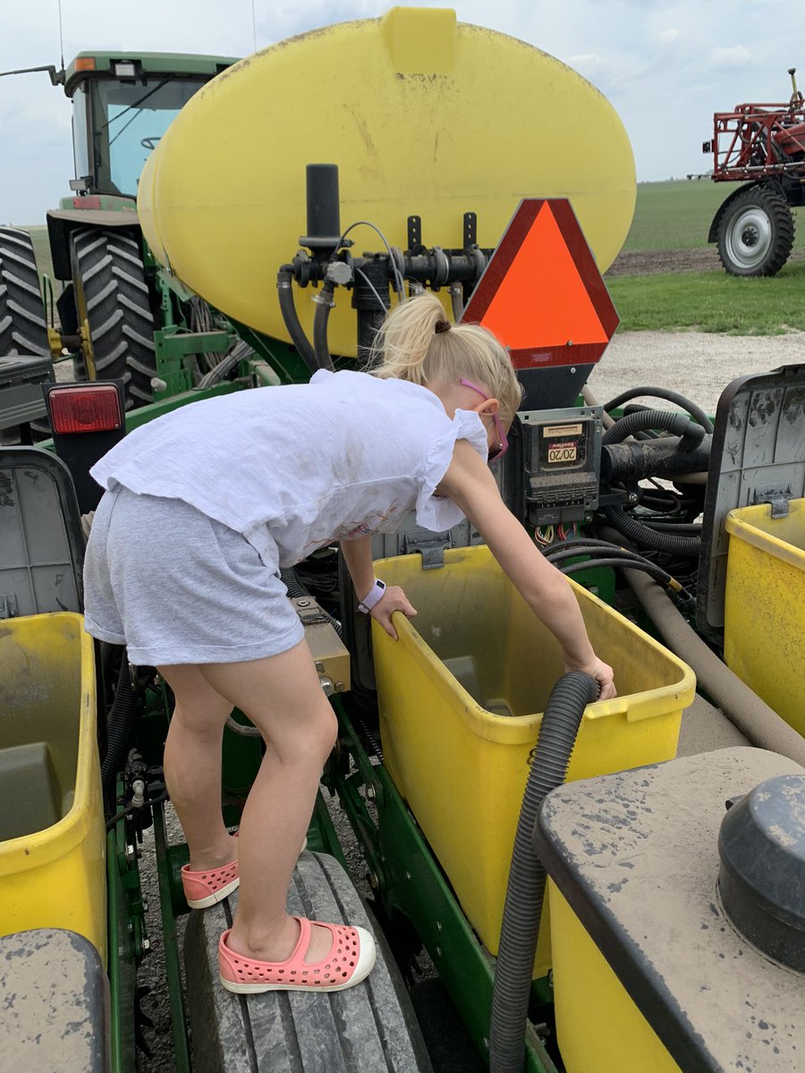 Aupperle_Ag's tweet photo. The Family Farm... where the next generation is taught to do the jobs that the previous generation no longer enjoys doing.  #farmlife #familyfarm #daddysgirl #girlfarmer #plant21cleanup #johndeeregirl #findyourpassion https://t.co/hnaefyxtbE