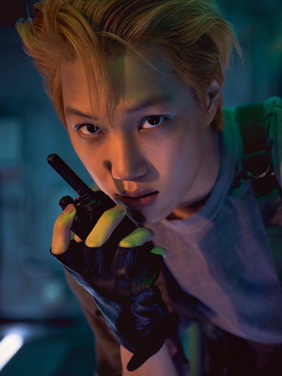 rainy_nights09's tweet photo. Jongin never fails. He always delivers the best poses. #KAI_Targeted #DONT_FIGHT_THE_FEELING https://t.co/ZbnPyLzwGJ