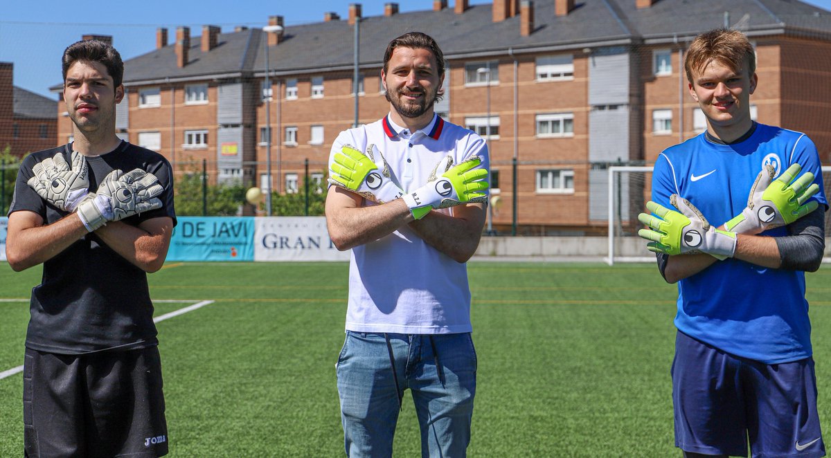 😊 ¡Gracias por la visita, <a href="/Dimitrievski1/">Stole Dimitrievski</a>!
😍 Fue un auténtico placer recibir en nuestra casa al cancerbero del <a href="/RayoVallecano/">Rayo Vallecano</a> e internacional por Macedonia (<a href="/ffmmkd/">FFM</a>) de la mano de <a href="/uhlsportEs/">uhlsport España</a>.
🍀 ¡Mucha suerte en la #EURO2020!
#AcademiaBasilio