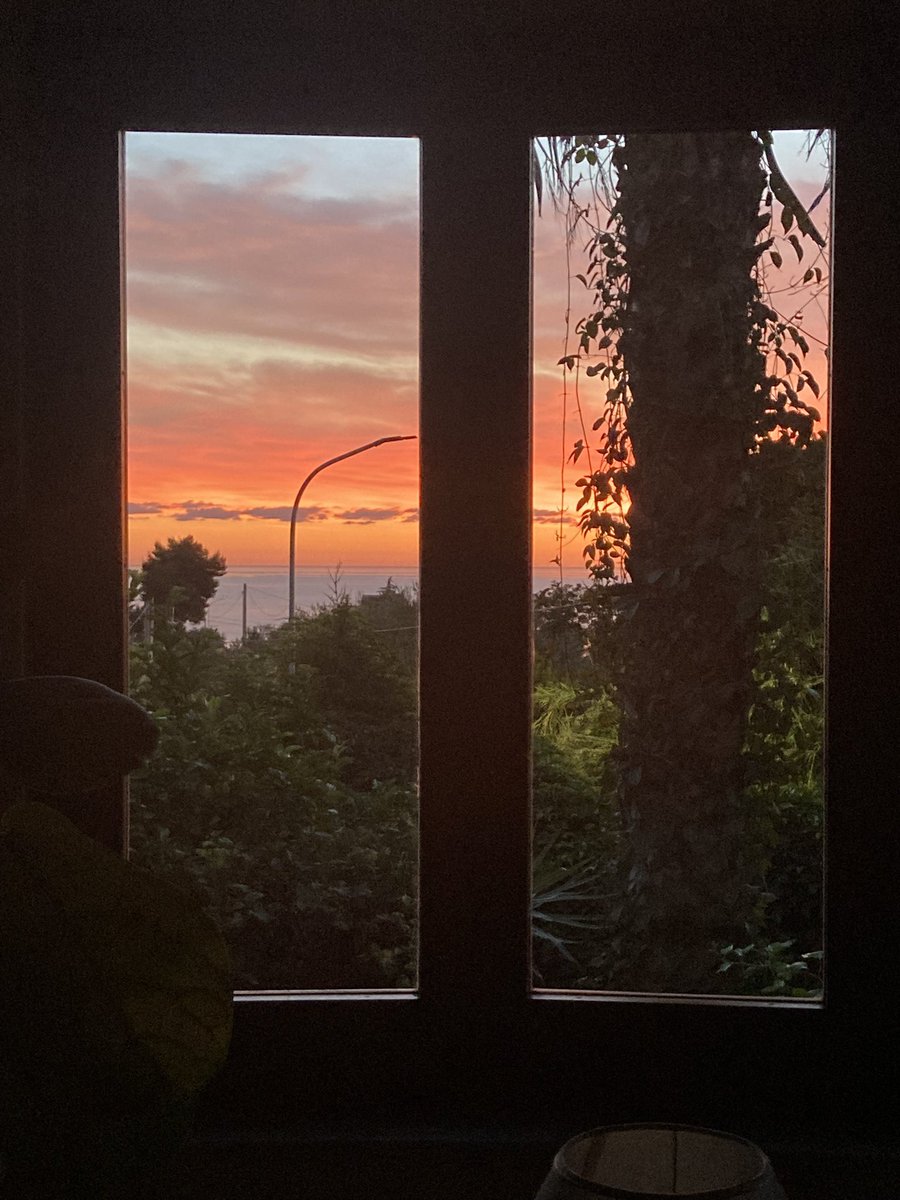 nastroro's tweet photo. Quanto sei disposto a spendere per un’alba così? https://t.co/czAgAtTDZl