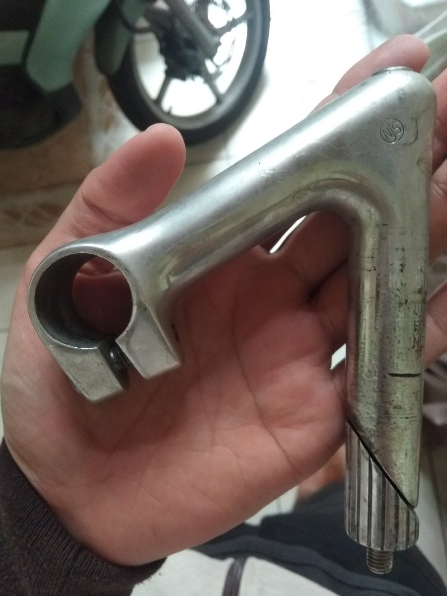 ramabewok's tweet photo. Fs : stem nitto njs 100mm..kondisi lecet pemakaian..posisi barang di ciledug..minat 0812 1210 6669 #fnfjb #fnfjbnjs @rideNJS https://t.co/SViNmZPXMt