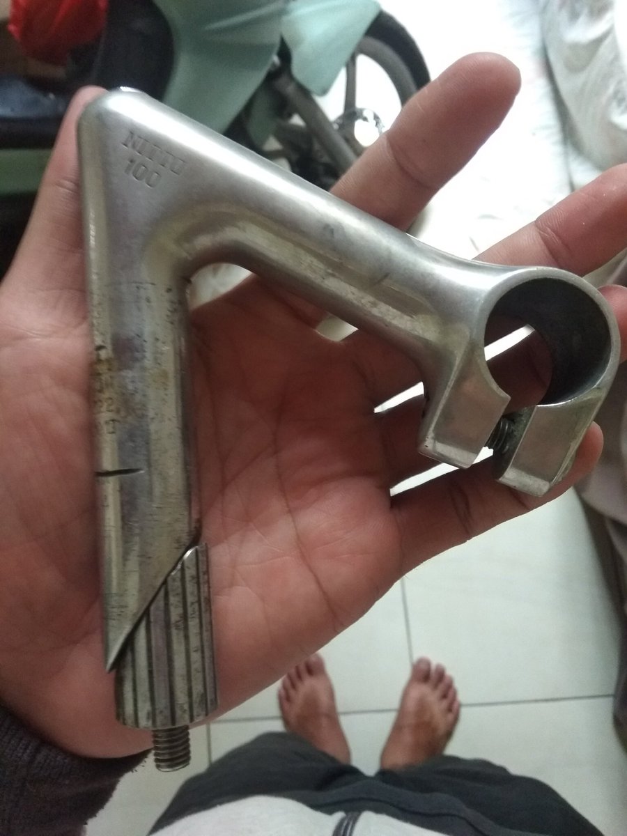 ramabewok's tweet photo. Fs : stem nitto njs 100mm..kondisi lecet pemakaian..posisi barang di ciledug..minat 0812 1210 6669 #fnfjb #fnfjbnjs @rideNJS https://t.co/SViNmZPXMt