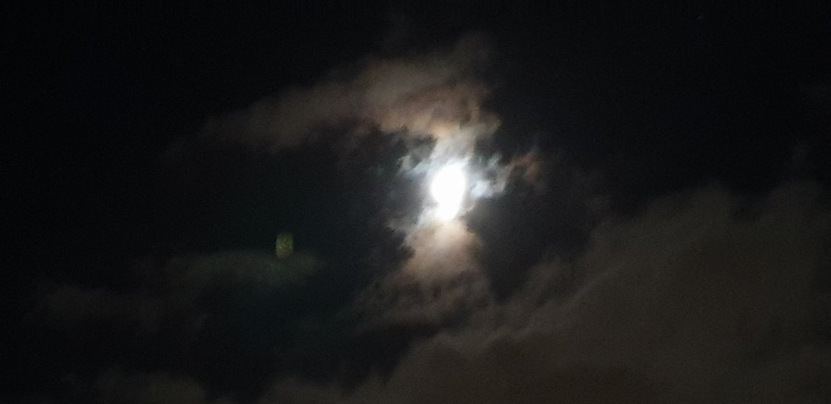 CherScheff's tweet photo. Friday night Moon in a cloudy sky. 

#Sydneyskies 
#FridayMoon https://t.co/AcGROQP7zp