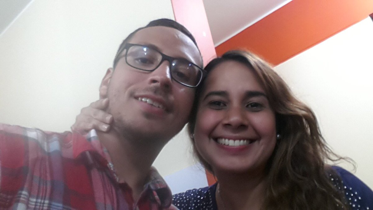 VictorVass's tweet photo. Hoy estoy cumpliendo UNA DECADA con esta personita @maryperaza Que gran camino el que hemos recorrido y sera muchísimo mejor el que nos queda por recorrer. ♥ #1Decada https://t.co/9CDklH30EG