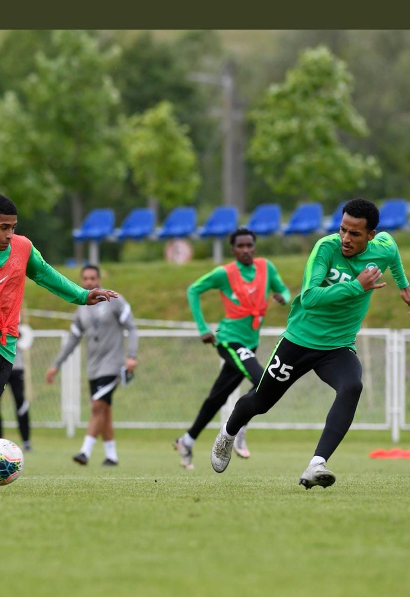CompanyBfm's tweet photo. شريكنا الـ 🦅 في تدريبات المنتخب السعودي 💚🤍
@nawaf40280451 https://t.co/C44VHiOhXD