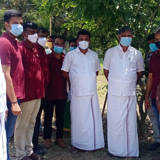aks_aiadmk's tweet photo. இன்று பெரியநாயகன்பாளைம் இராமகிருஷ்ண வித்யாலயாவில் #JewelOne சார்பில் அமைக்கப்பட்ட கோவிட் சென்டரை பார்வையிட்ட போது.கவுண்டம்பாளையம் சட்டமன்ற உறுப்பினர் PRG அருண்குமார் அவர்களும். காரமடை மேற்கு ஒன்றிய செயலாளர் ஜீவானந்தம் அவர்களும்
@PRGArunkumar
#கொரோனாவை_வெல்வோம்
#கொரோனாவை_ஓழிப்போம் https://t.co/y3BdbZAIQd