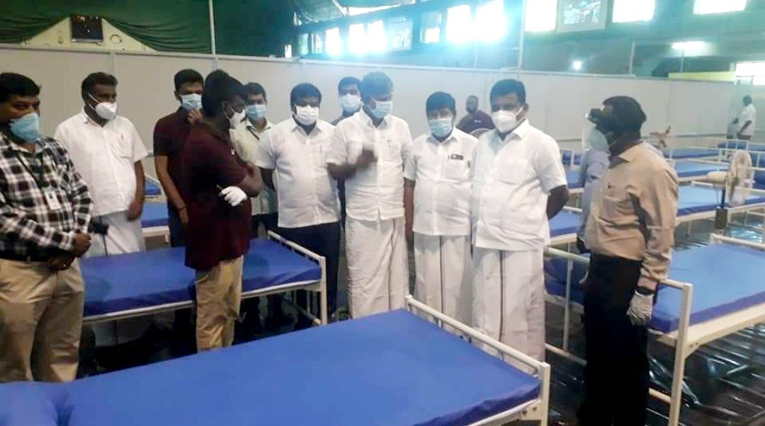 aks_aiadmk's tweet photo. இன்று பெரியநாயகன்பாளைம் இராமகிருஷ்ண வித்யாலயாவில் #JewelOne சார்பில் அமைக்கப்பட்ட கோவிட் சென்டரை பார்வையிட்ட போது.கவுண்டம்பாளையம் சட்டமன்ற உறுப்பினர் PRG அருண்குமார் அவர்களும். காரமடை மேற்கு ஒன்றிய செயலாளர் ஜீவானந்தம் அவர்களும்
@PRGArunkumar
#கொரோனாவை_வெல்வோம்
#கொரோனாவை_ஓழிப்போம் https://t.co/y3BdbZAIQd