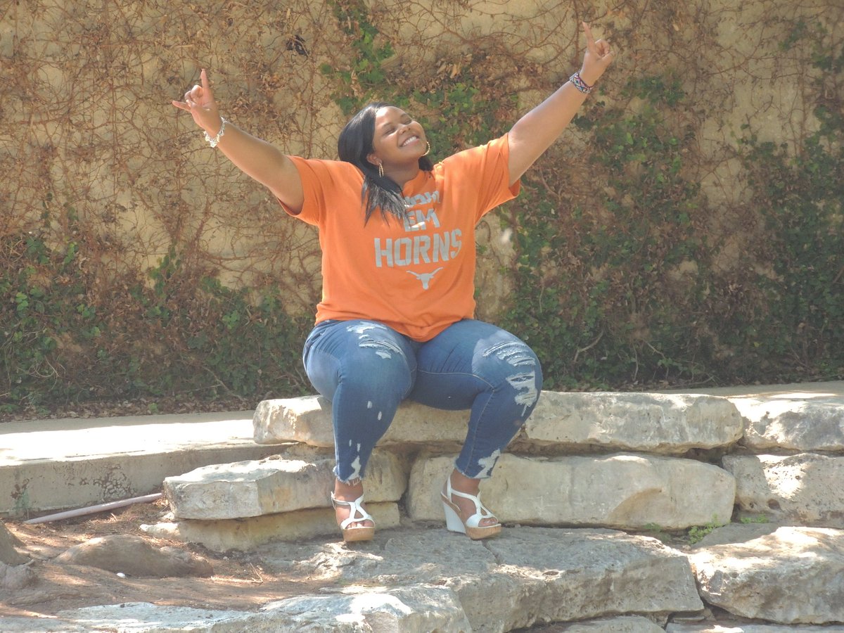 Wishing @finesejanae a Happy 18th Birthday and Congratulations on her Graduation!.  Next chapter UT Austin  College of Natural Science. Hook 'Em
#proudmom #futurelonghorn #futuredoctor