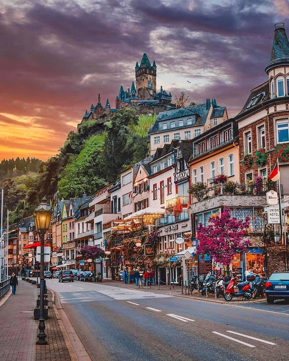 F3dotca's tweet photo. COCHEM, GERMANY..!  📸@momentsofgregory   
#Germay https://t.co/jGlAW7KLgy
