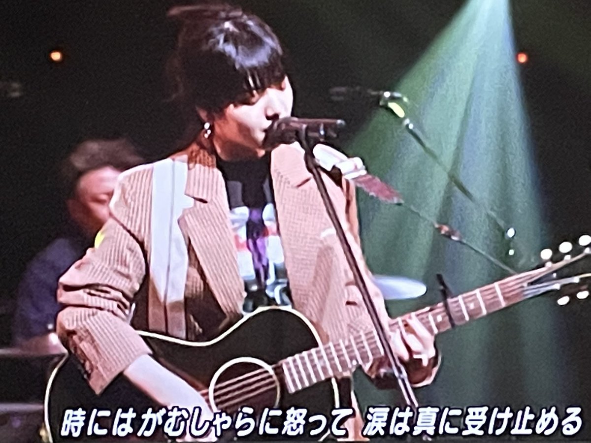 Uzivatel K 66 ケロロ Na Twitteru あいみょん ジャケットのストライフとギターのストラップは合わせてるのかな T Co 4tg0raausu Twitter