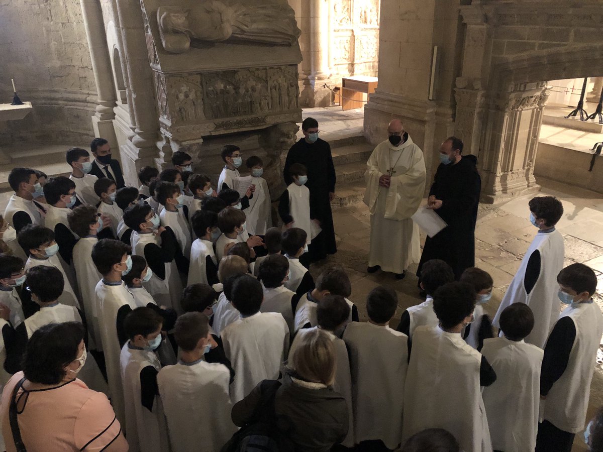 Monestir de Poblet (@monestirpoblet) on Twitter photo Donem les gràcies a <a href="/EscolaniaMont/">EscolaniaMontserrat</a> per la visita i compartir amb la Comunitat de monjos i Veïns, la Salve i el Virolai. <a href="/montserratinfo/">Abadia de Montserrat</a> <a href="/MonestirPoblet/">Monestir de Poblet</a> Donem les gràcies a <a href="/EscolaniaMont/">EscolaniaMontserrat</a> per la visita i compartir amb la Comunitat de monjos i Veïns, la Salve i el Virolai. <a href="/montserratinfo/">Abadia de Montserrat</a> <a href="/MonestirPoblet/">Monestir de Poblet</a>