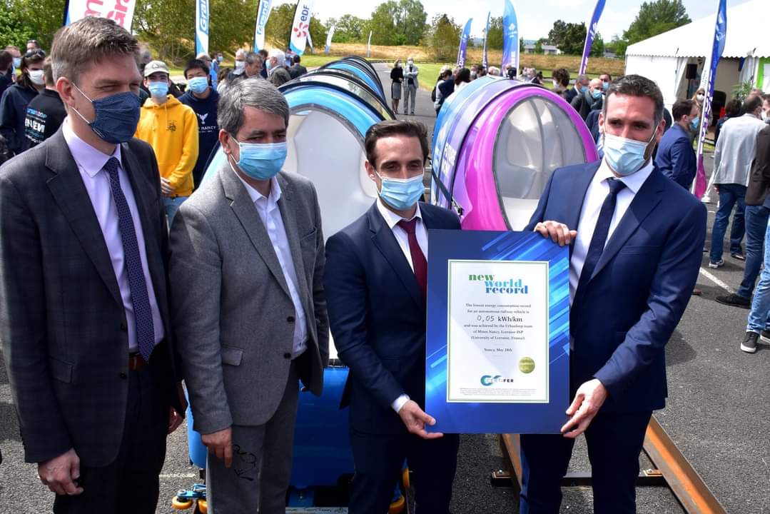 UrbanLoop_Nancy's tweet photo. 0,47 centime d'euro le kilomètre (1 centime d'euro le record à battre) pour une vitesse max de 52 km/h.
Félicitation à toute l'équipe pour ce fabuleux travail.
#UrbanloopRecord #urbanloop #mobilité #accessibilité #transports #urbain #ingénieur #innovations #LorraineINP https://t.co/OxUc19M8t3