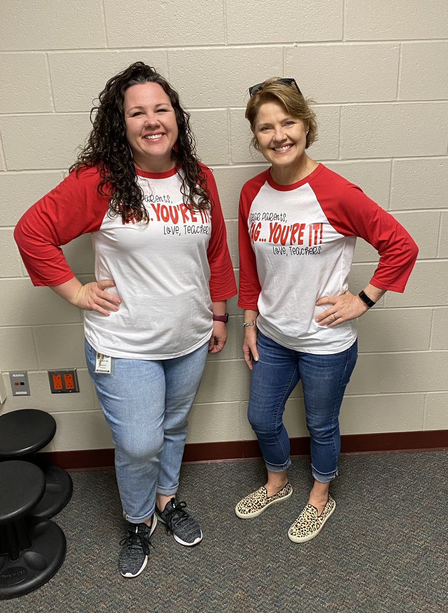 MrsTeague_class's tweet photo. Happy last day of school FOREVER (with kids) for @TracyFruge!!! #BestTeachingPartnerEver #retired #eseSOAR https://t.co/mrysdMltaF