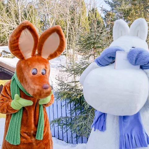 フィンランドのムーミンが面白い！必死にサインを書く姿がじわじわくると話題！