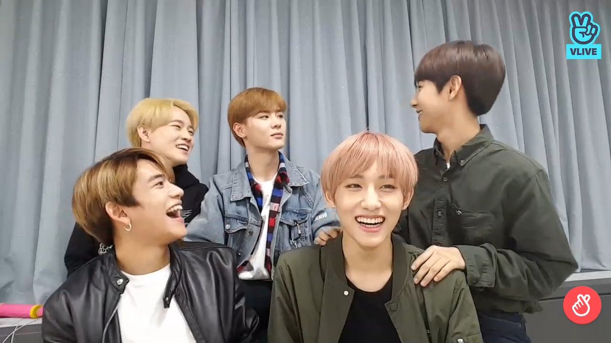 renminjaemren's tweet photo. I just rewatched this vlive and i wanna cry cuz they've come so far🥺 and grew so much😭😭😭 https://t.co/QdR1oo2hHI