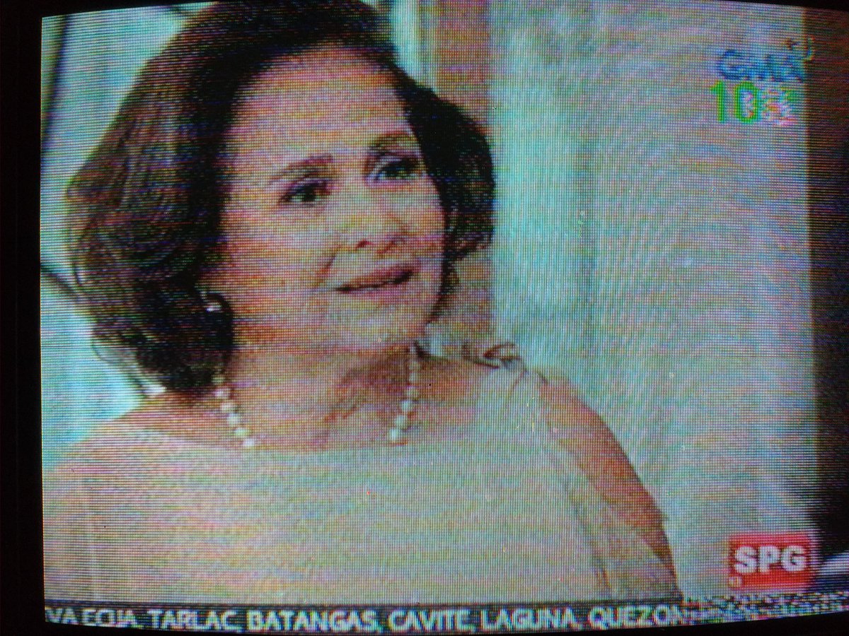TumbagaYelzha's tweet photo. Gusto makita ni Ma'am Blesilda ang asawa ni Nanay Edna.
#FirstYayaConnected 
@sanya_lopez https://t.co/v3j1KjlVVH