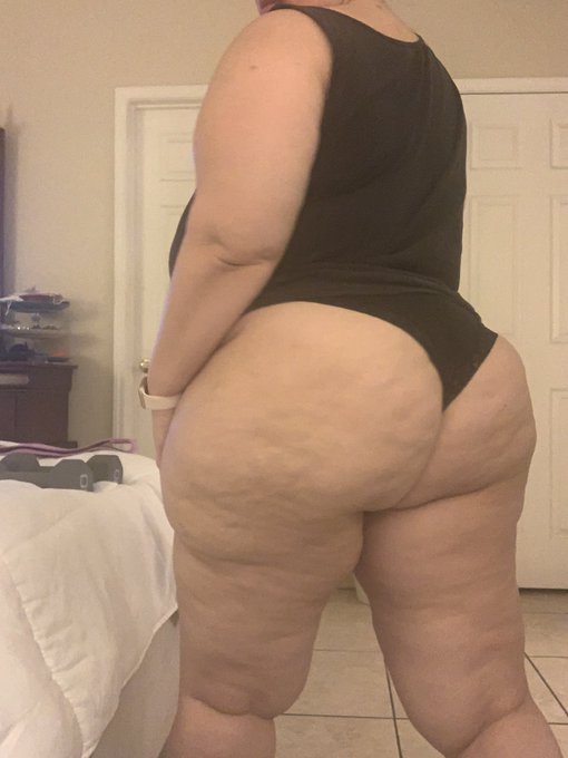 I really just want someone to come spank my fat ass and fuck me https://t.co/sKprmxbHUs