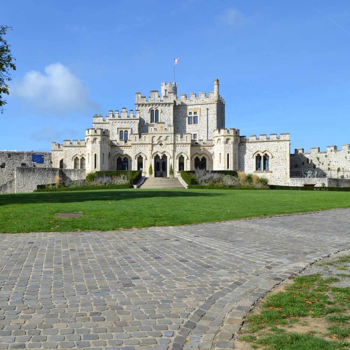 AuTopCotedOpale's tweet photo. Le week-end prochain, ce sont les "Rendez-vous aux Jardins"🌸 au @chateauhardelot et un joli programme vous attend ! 💚 
#rdvjardins
https://t.co/vWzqhp97uw https://t.co/EhUGHuKrsP