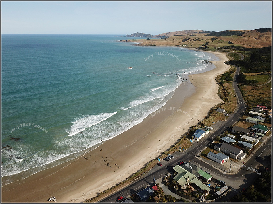Qualityresort's tweet photo. Kaka Point beach, with Nugget Point in the distance, on the Catlins coast of New Zealand๐ณ๐ฟ#NewZealand #Catlins #coast #coastal #beaches #islands #travel #vacations #drone #dronephotography #dronestagram #Nuggetpoint #Kakapoint #Southland #SouthIsland #drones https://t.co/CBoIIM8N9I