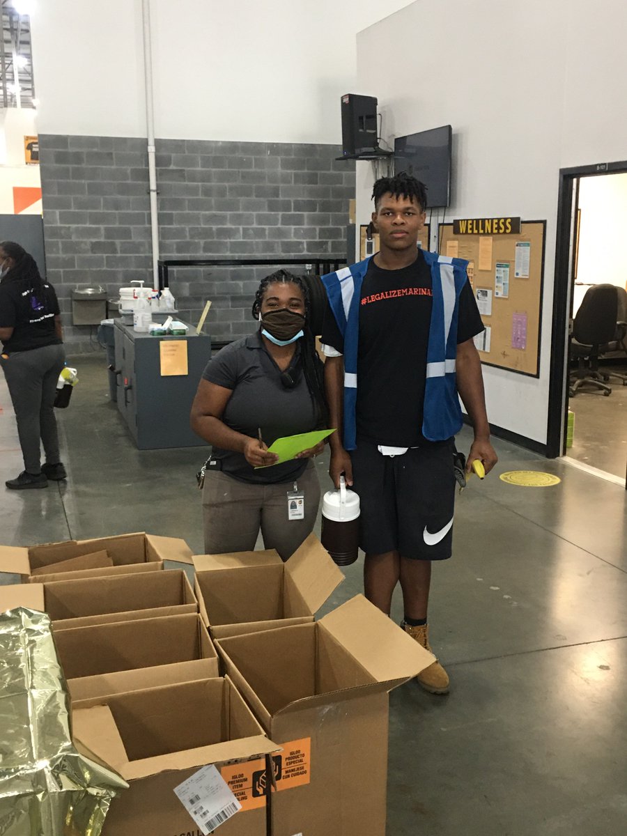 PreloadSavannah's tweet photo. Savannah Preload celebrating hydration and 4 months injury free!!!!!!!!!!!!!!!! 🤩🥳🤩🎉🤩 #noinjuries #preloadsavannah #HydrationForEveryMove https://t.co/ojQVGjovCT