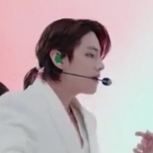 Taehyung. tweet media