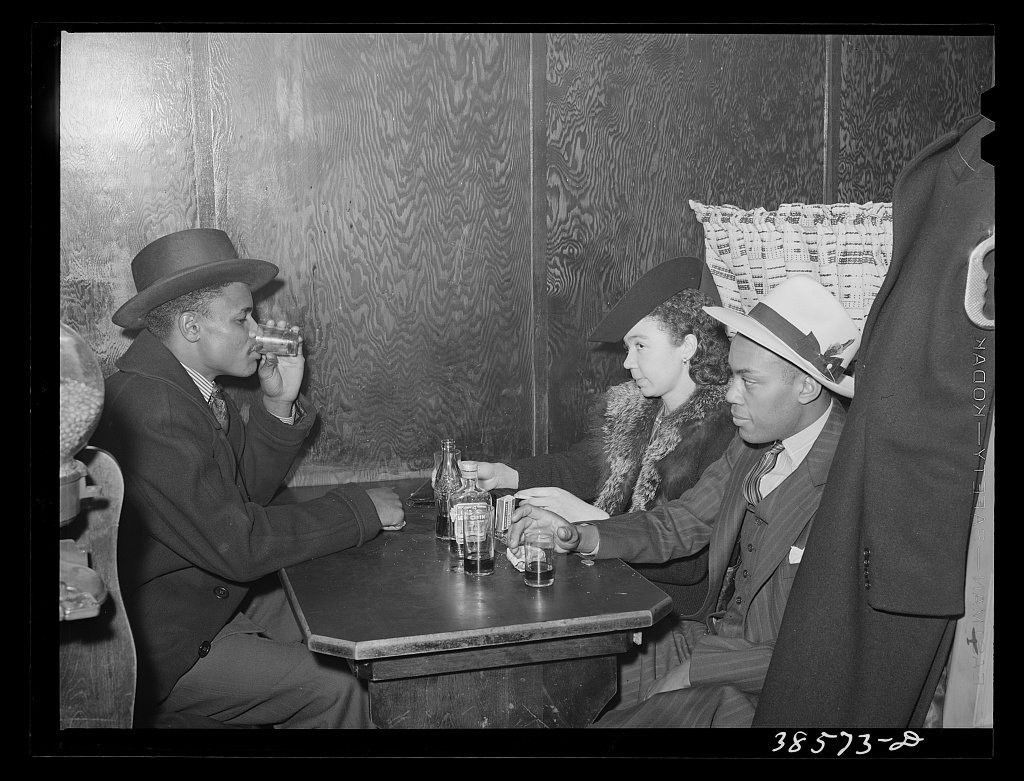 ラッセル・リー(1903 – 1986)
1940年ごろ。みんな帽子がおしゃれ。 