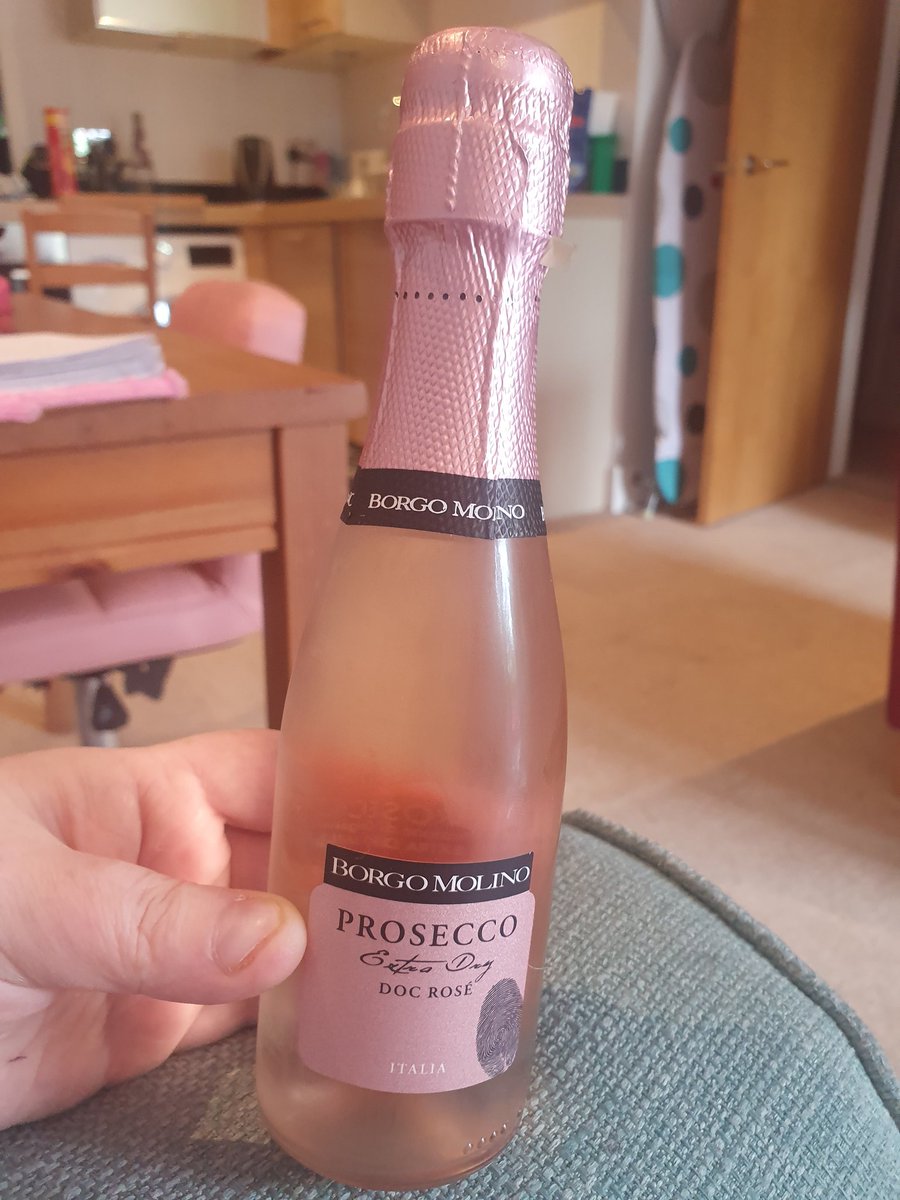 In just over 3 hours time, the top is coming off and I go into my weekend! #Bubblesfun #Bankholidaybubbles #pinkbubbles #PinkProsecco #Fridayfizz