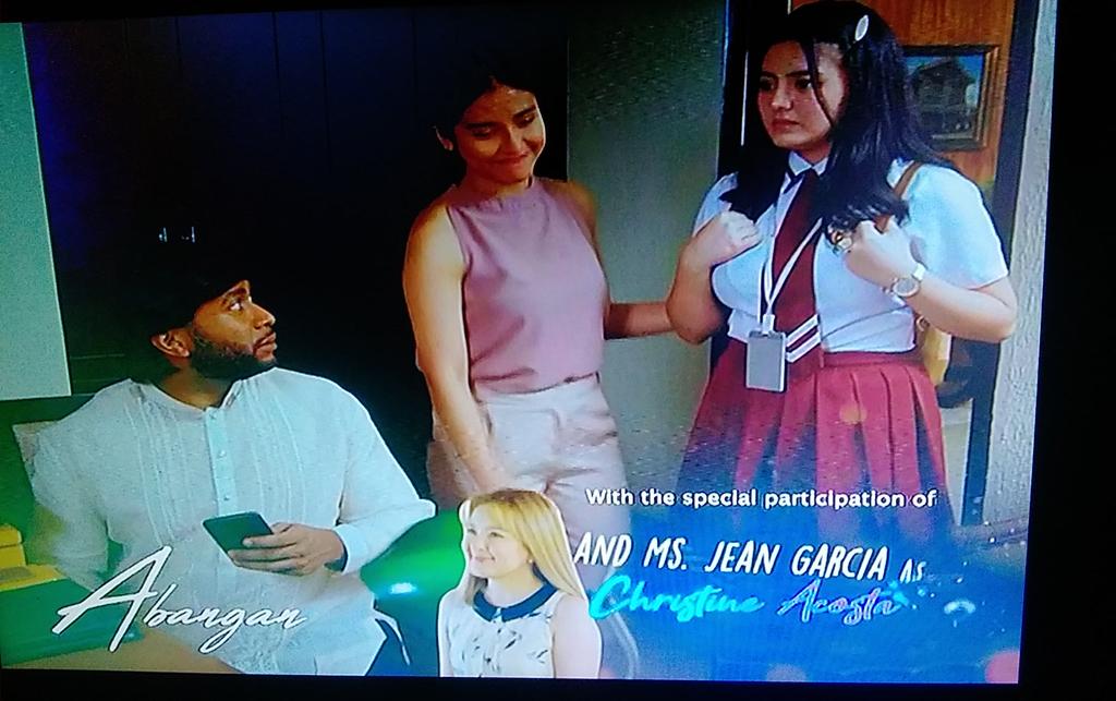 elliezianna's tweet photo. Laban kayo kay nina tsaka kay melody?!
#FirstYayaConnected 
@sanya_lopez @thou_ism @MagnoPancho @LegaspiCassy https://t.co/7GMporaltn