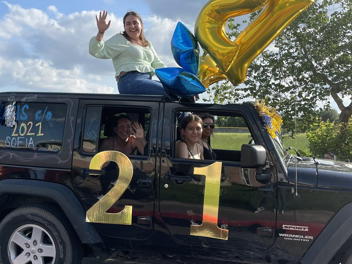 Our AVID Seniors are ready to leave the nest! Going to miss y’all! #Classof2021 👏🏽👩🏼‍🎓🧑🏽‍🎓💙💛🦅🎉