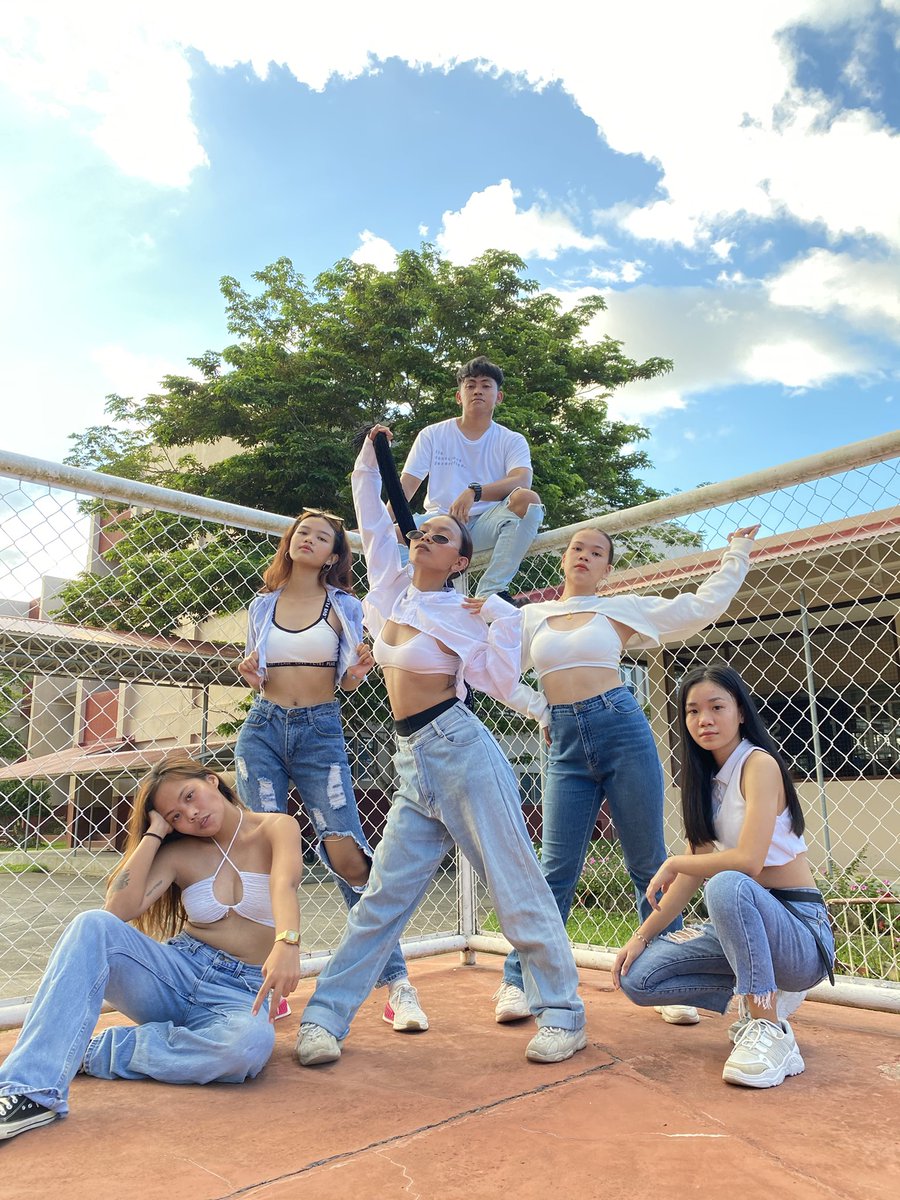 udt_official's tweet photo. 💙🤍 https://t.co/RsDdPIEHLU