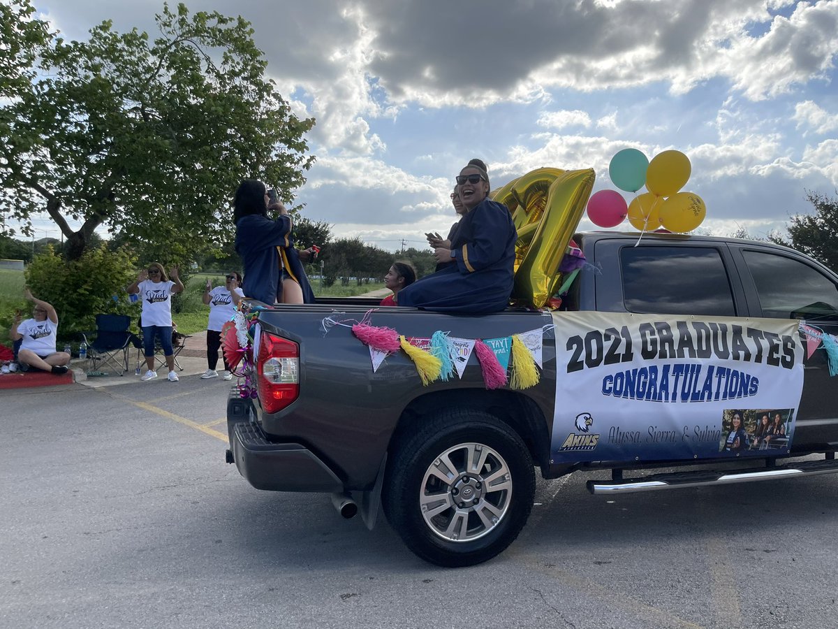 We love our AVID seniors! 🥳 💙💛🦅🎓👏🏽#Classof2021
