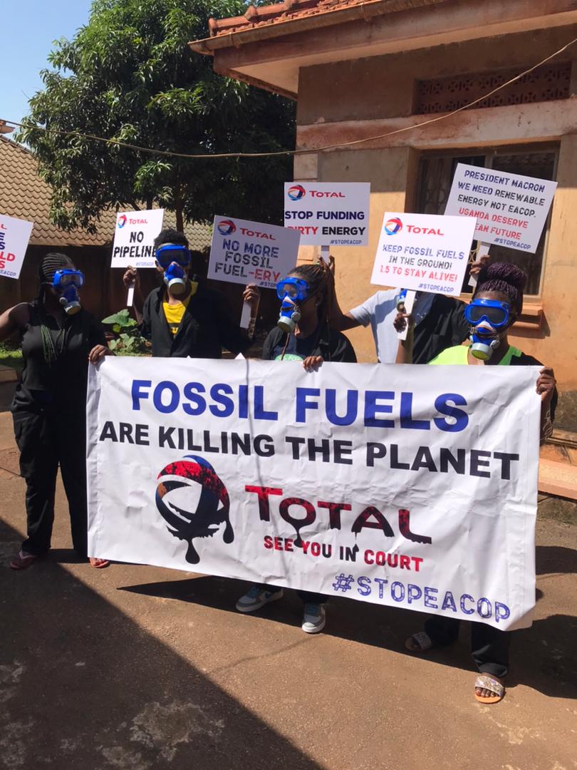 Fridays4FutureU's tweet photo. Fridays For Future Uganda activists have one message to President @EmmanuelMacron 
#StopEACOP. 
The oil pipeline undermines France's leadership in the fight against #ClimateChange and the #ParisAgreement
 @Avaaz https://t.co/uOELlOBhSk