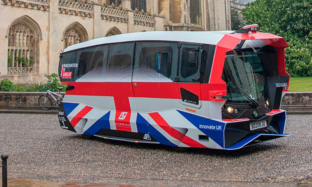 JonathanPieNews's tweet photo. This driverless bus adorned with the Union Flag is the perfect visual metaphor for a country in the grips of such inept and directionless leadership. It’s practically an art piece. https://t.co/yxxzOGVQ0k